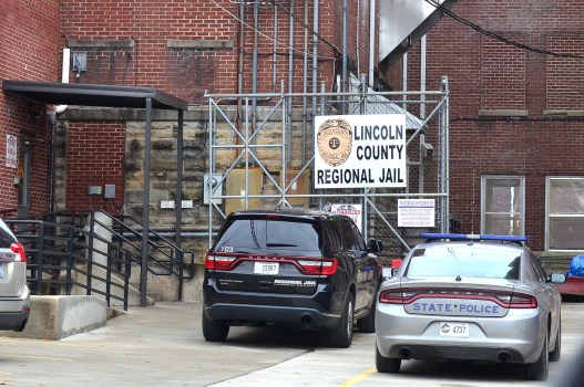 Employees accuse Lincoln Jailer of sexual harassment, discrimination The Interior Journal